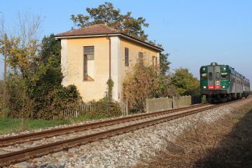 Regionale Pavia-Alessandria poco prima della fermata di Sannazzaro
